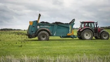 épandage par tracteur attelé