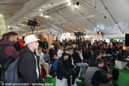 Une affluence nombreuses de jeunes - élèves et éleveurs - pour la table ronde "Être éleveur fait-il toujours rêver les jeunes ?"