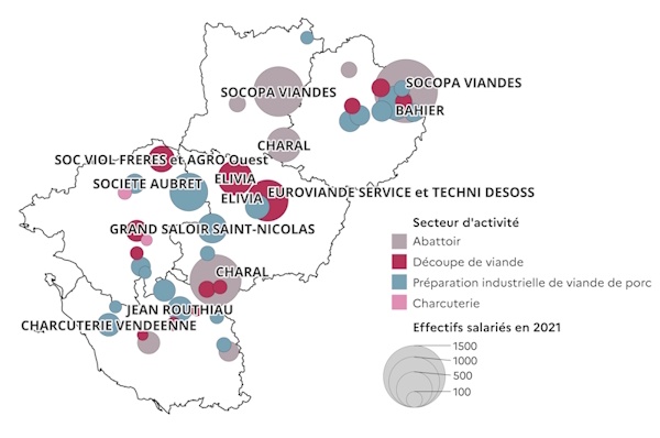 La carte 4 décrit la localisation spatiale des plus importants établissements de l'industrie de transformation de la viande de porc des Pays de la Loire en 2021.