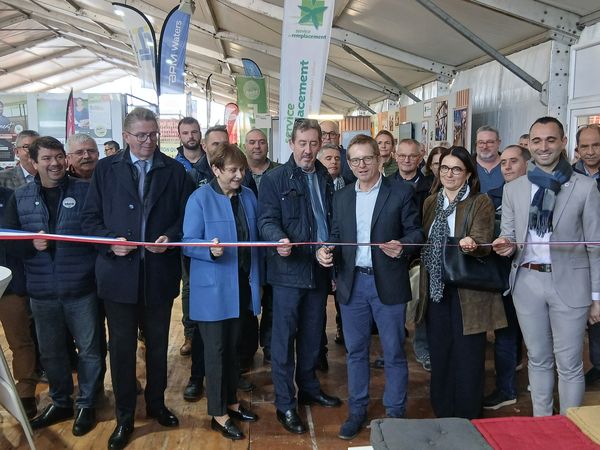 Inauguration officielle du salon Tech Élevage par Brice Guyau, président de la FDSEA de Vendée, Gérard Gavory, préfet de la Vendée, Lydie Bernard, vice-présidente du Conseil régional, Fabrice Rigoulet-Roze, préfet de la région des Pays de la Loire, Olivier Lebert, président de la chambre d'agriculture de région, Annick Baille, DRAAF, Jordy Bouancheau, président de Tech élevage