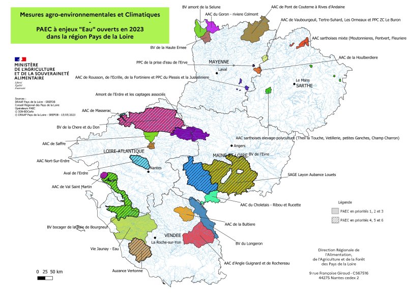 Carte de la région des Pays de la Loire intitulée PAEC à enjeux "eau" ouverts en 2024 dans la région des Pays de la Loire, identifiant les territoires concernés par la possibilité de contractualiser des mesures agroenvironnementales et climatiques sur la thématique de l'eau.